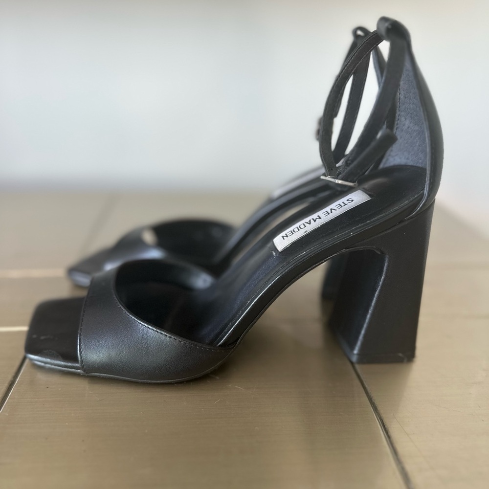 STEVE MADDEN margot black leather heel with ankle strap & block heels — size 7.5 - Picture 3 of 11